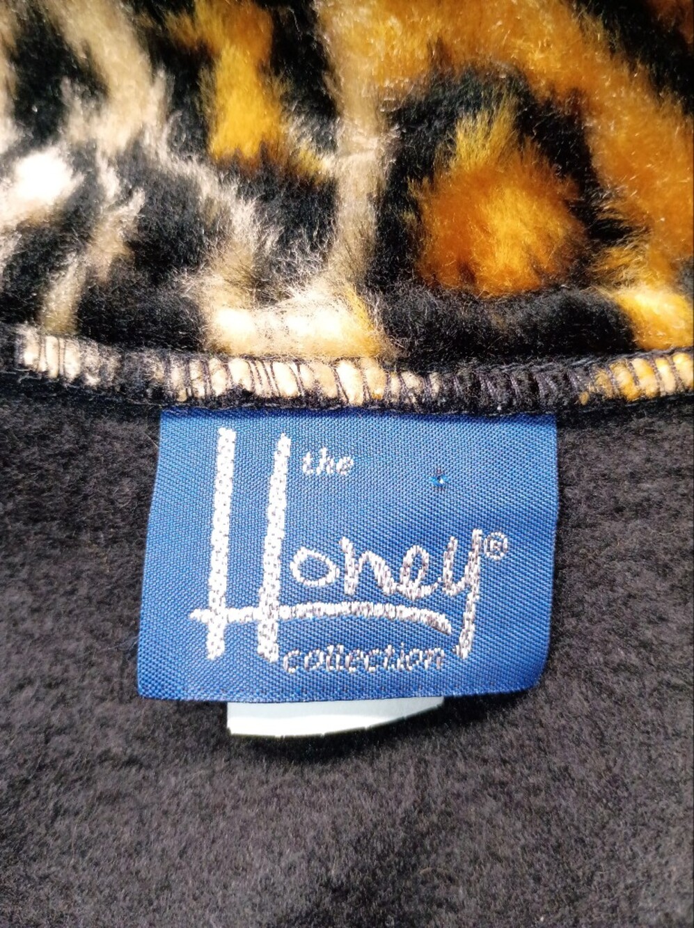 Vintage Black Cape w/ Leopard Faux-Fur Trim - Picture 7 of 9